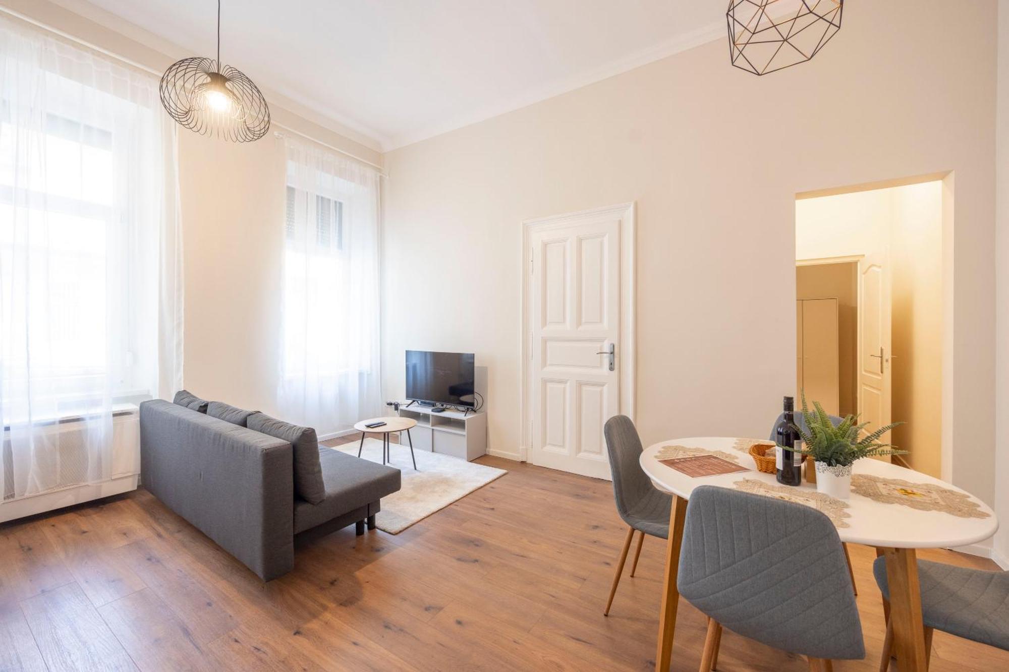 Lovely Central Apartment By Julia Budapest Exterior photo